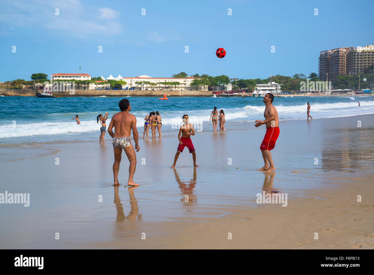 Copacabana-Strand, Fußball spielen, Rio De Janeiro, Brasilien Stockfoto