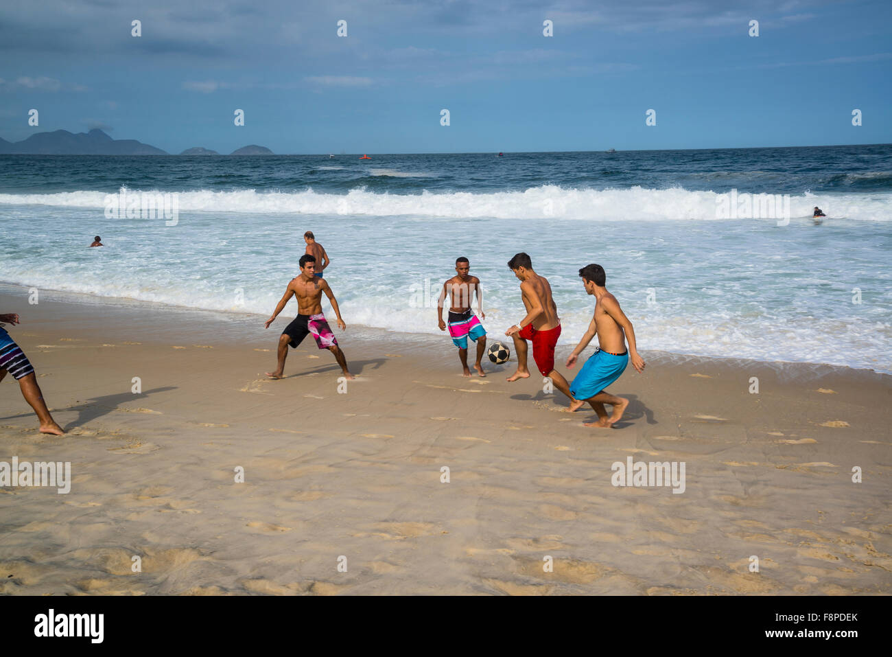 Copacabana-Strand, Fußball spielen, Rio De Janeiro, Brasilien Stockfoto