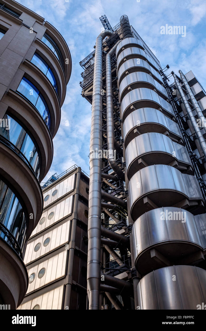 Lloyds aufbauend auf Lime Street, Architekt Richard Rogers, Grade One denkmalgeschütztes Gebäude auf Lime Street, City of London, England Stockfoto