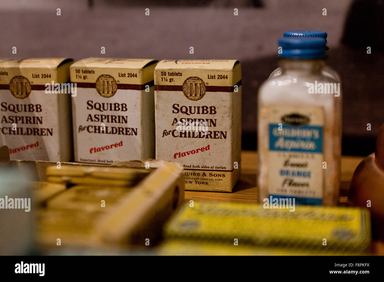 Vintage Squibb Kinder Aspirin und Schmerzmittel Schmerztabletten in Box - USA Stockfoto
