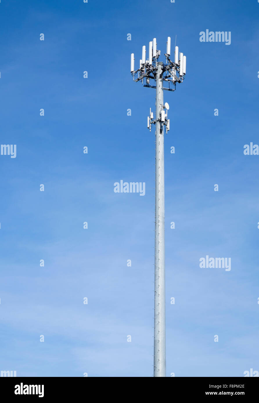 Handy Turm mast Pol mit mehreren Antennen Stockfoto