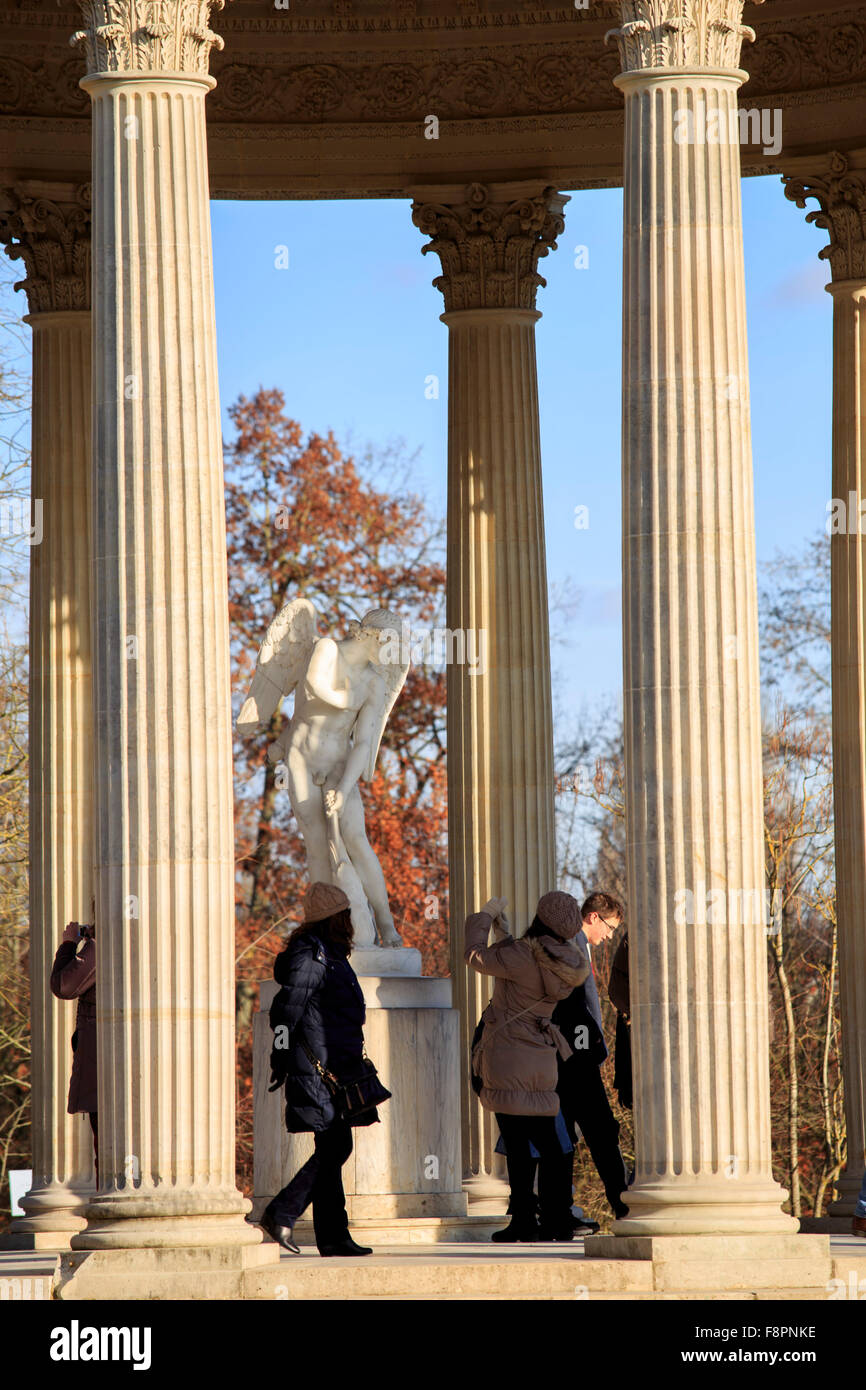 Der Tempel der Liebe im englischen Garten des Petit Trianon im Schloss Versailles, Paris, Frankreich Stockfoto