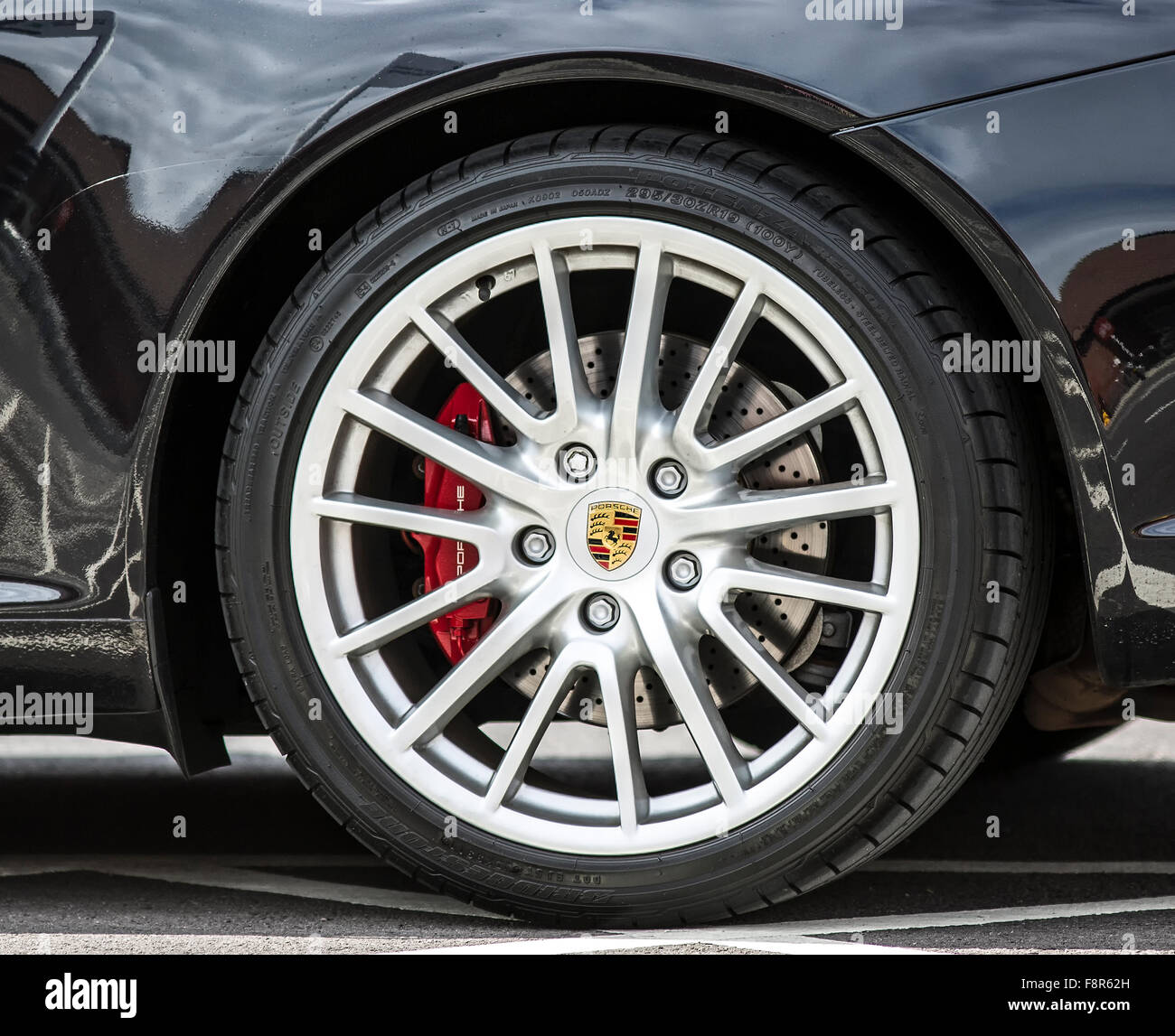 Porsche Rad und Reifen Stockfotografie - Alamy