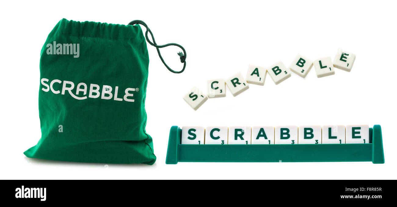 Scrabble Fliesen Tasche aus dem Wort-Spiel und das Wort Scrabble"" auf weißem Grund Stockfoto