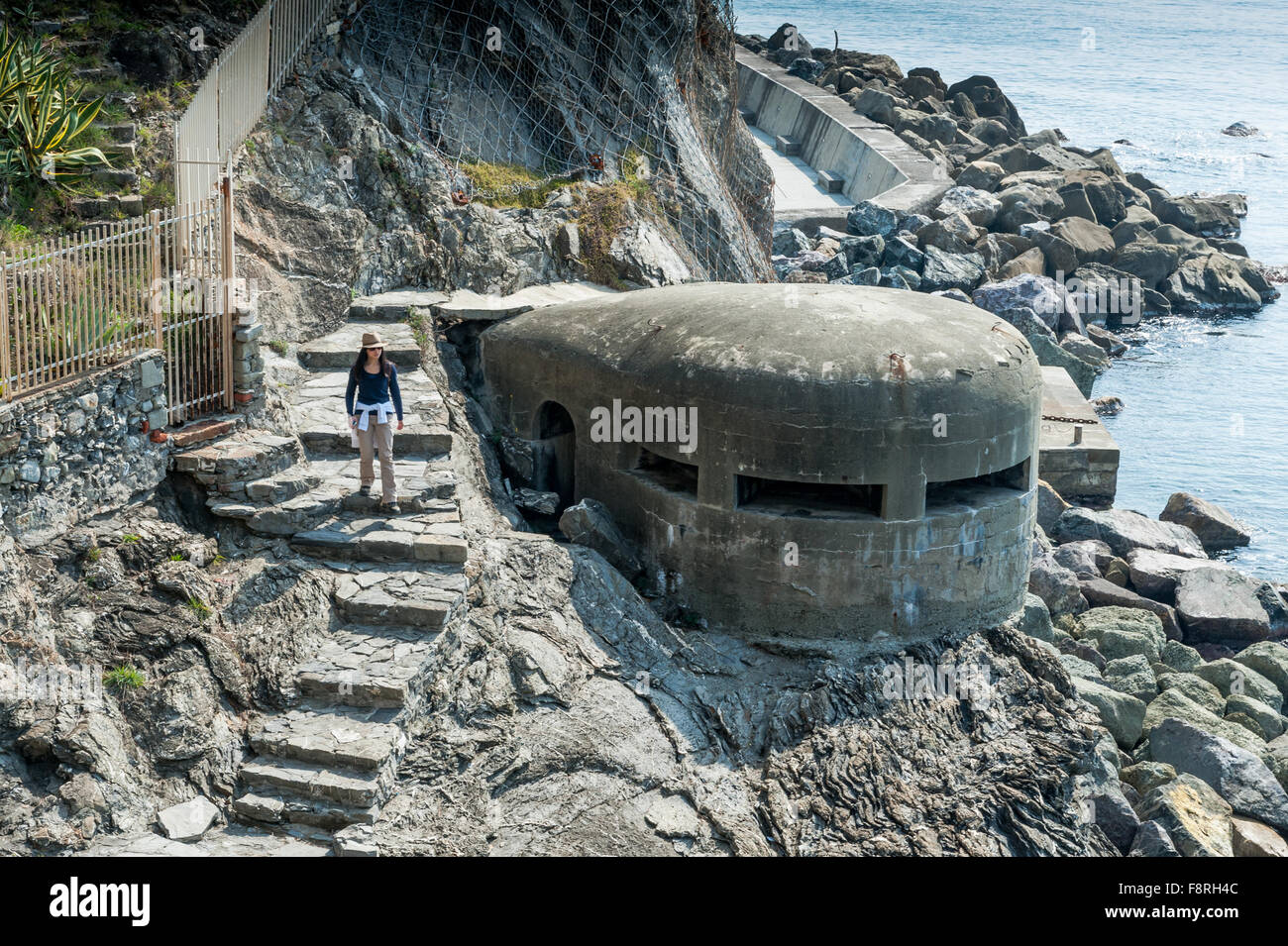 2. Weltkrieg Bunker oder Pill Box entlang der Küste der Cinque Terra, Ligurien, Italien. Stockfoto