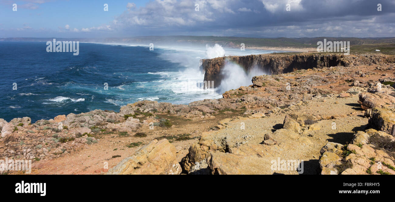 Klippen und Küsten, Bordeira, Faro, Portugal Stockfoto