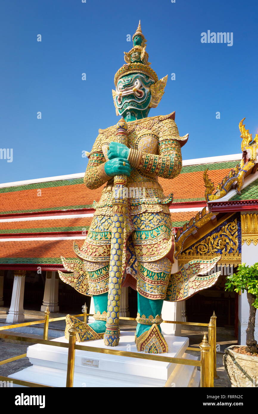 Thailand - Bangkok, Grand Royal Palace, Emerald-Buddha-Tempel, riesige Dämonen bewachen Stockfoto