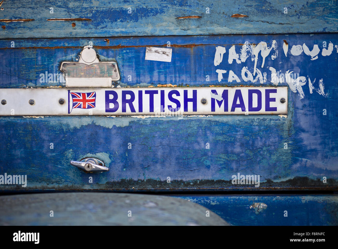 Melden Sie sich auf eine alte blaue Maschine sagen, Brite/Britin gemacht Stockfoto