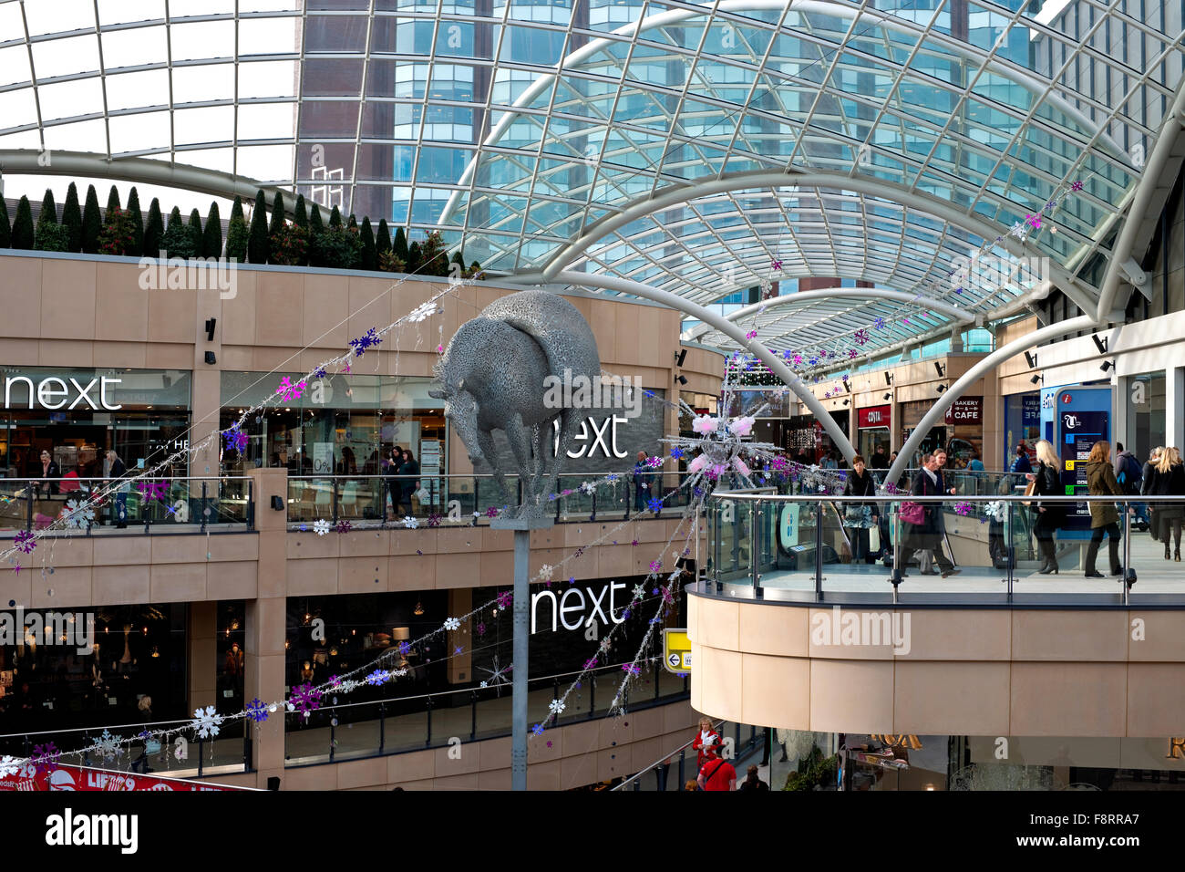 Packhorse Sculpture Equus Altus vom Künstler Andy Scott in Trinity Leeds Shopping Center Mall Albion Street Leeds West Yorkshire England UK Stockfoto