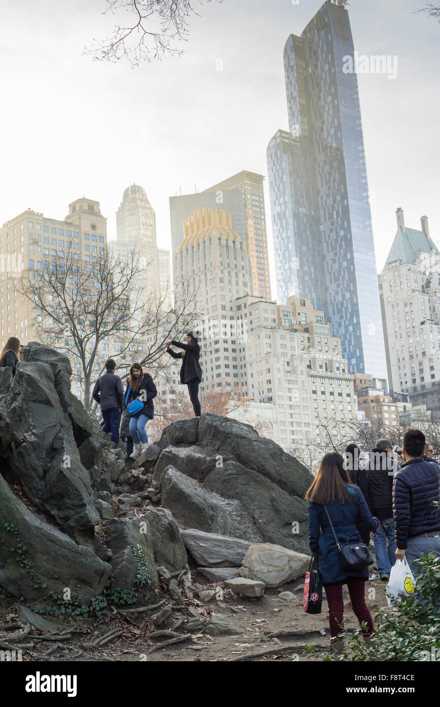 Die 90 Luxus Turm One57, direkt am West 57th Street in Midtown Manhattan in New York wird vom Central Park auf Sonntag, 6. Dezember 2015 gesehen. (© Richard B. Levine) Stockfoto