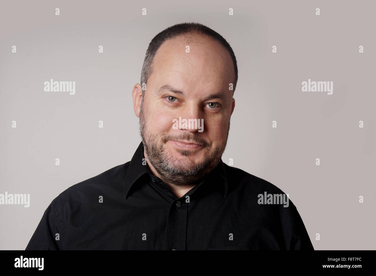 Mann in seinen Vierzigern Stockfoto