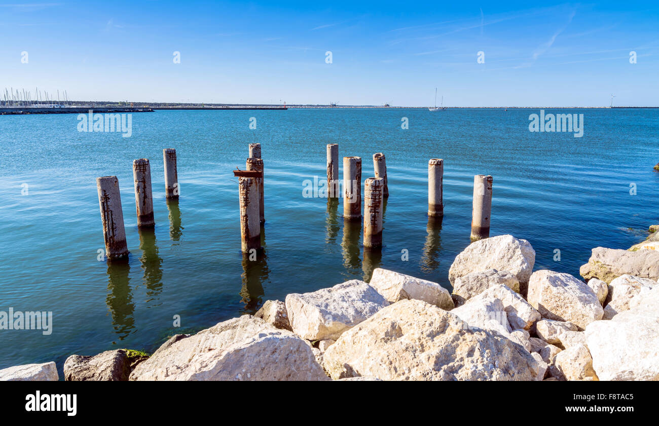 Pier und Adriatisches Meer in Marina di Ravenna, Italien. Stockfoto