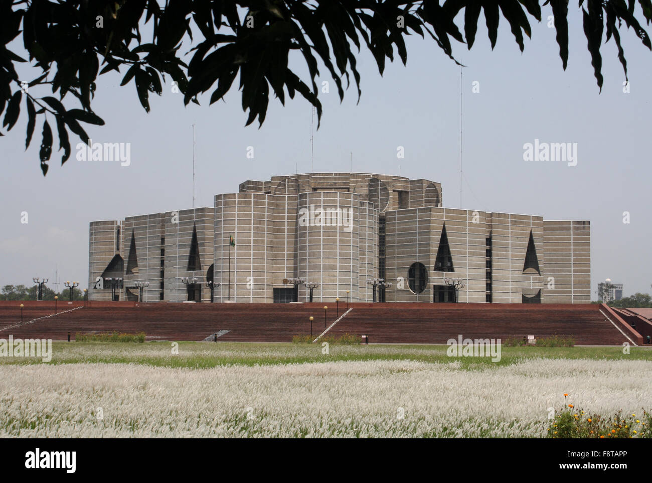 Das nationale Parlamentsgebäude von Bangladesch. Dieses prächtige Gebäude gilt als eines der schönsten Beispiele der modernen Stockfoto