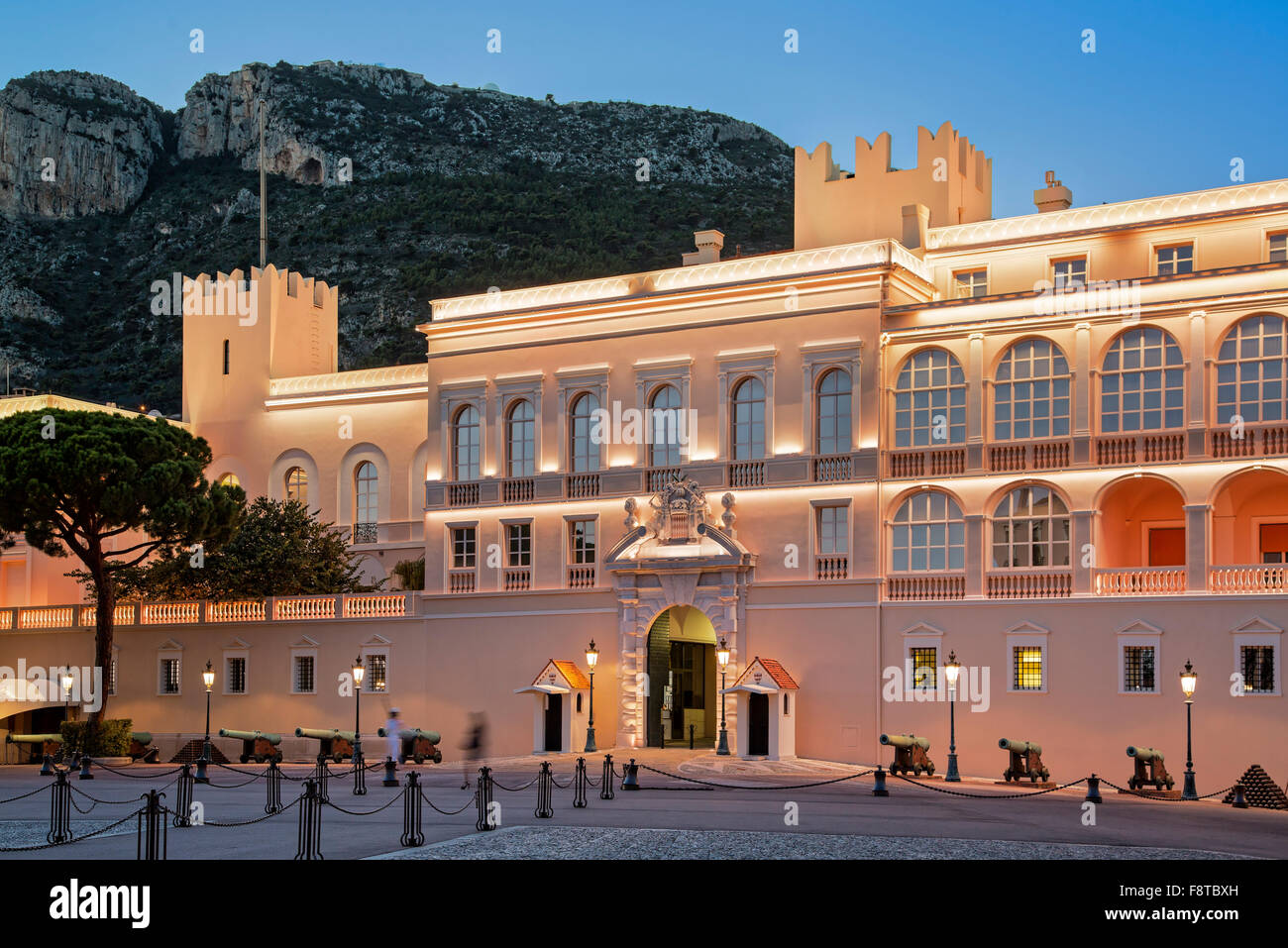 Monaco, Königspalast in der Abenddämmerung Stockfoto