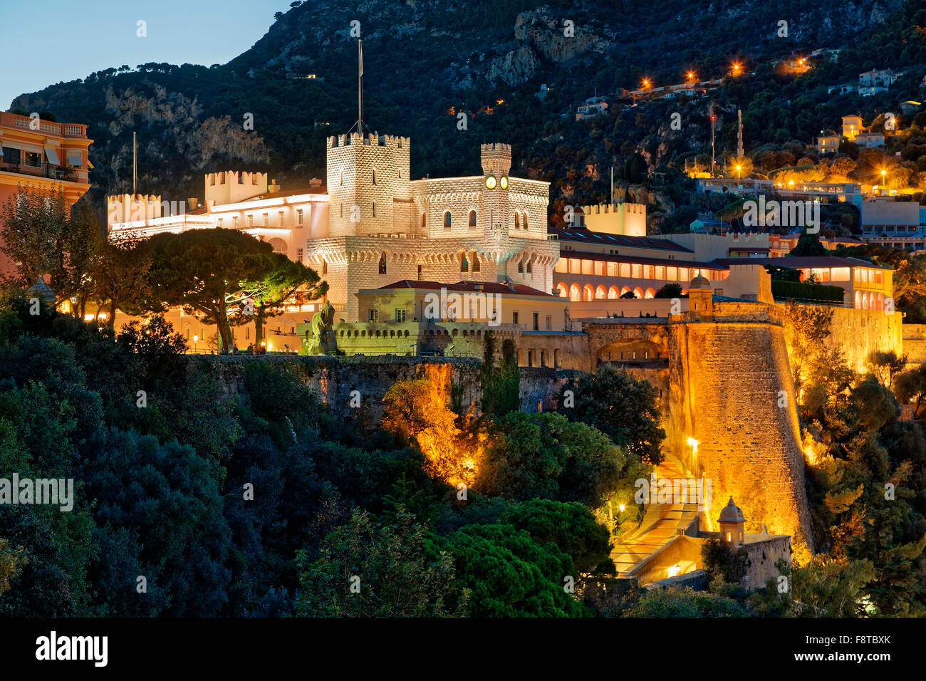 Monaco, Königspalast in der Abenddämmerung Stockfoto