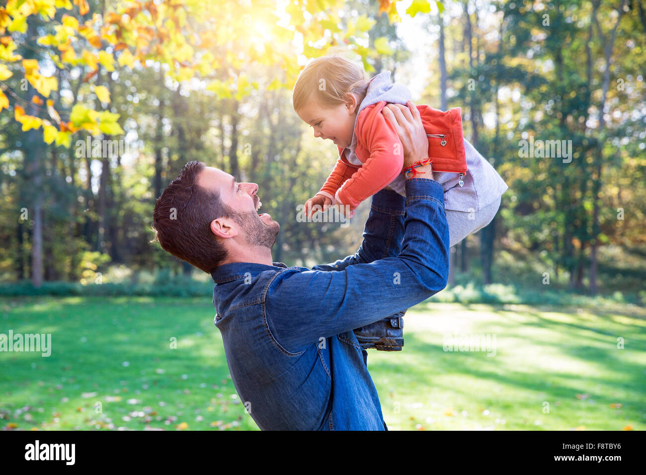 Vater mit seiner Tochter spielen Stockfoto