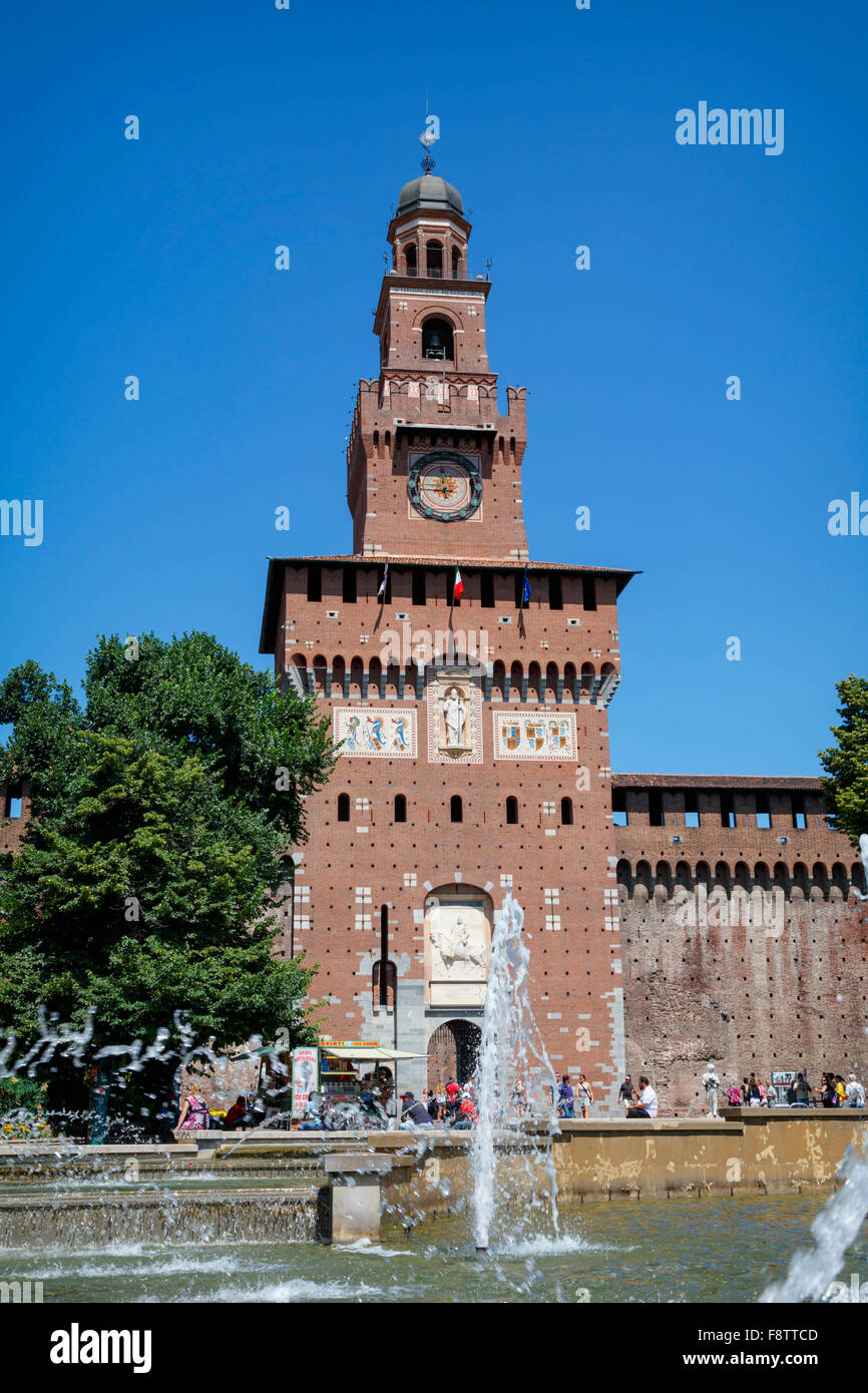 Mailand, Provinz Mailand, Lombardei, Italien.  Schloss Sforzesco.  Castello Sforzesco.  Eingang zum Schloss. Stockfoto