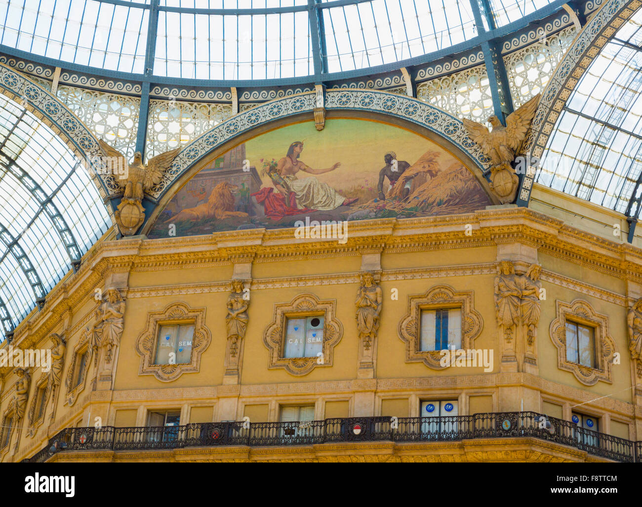Mailand, Provinz Mailand, Lombardei, Italien.  Einkaufspassage Galleria Vittorio Emanuele II. Allegorischen Fresken aus Afrika. Stockfoto