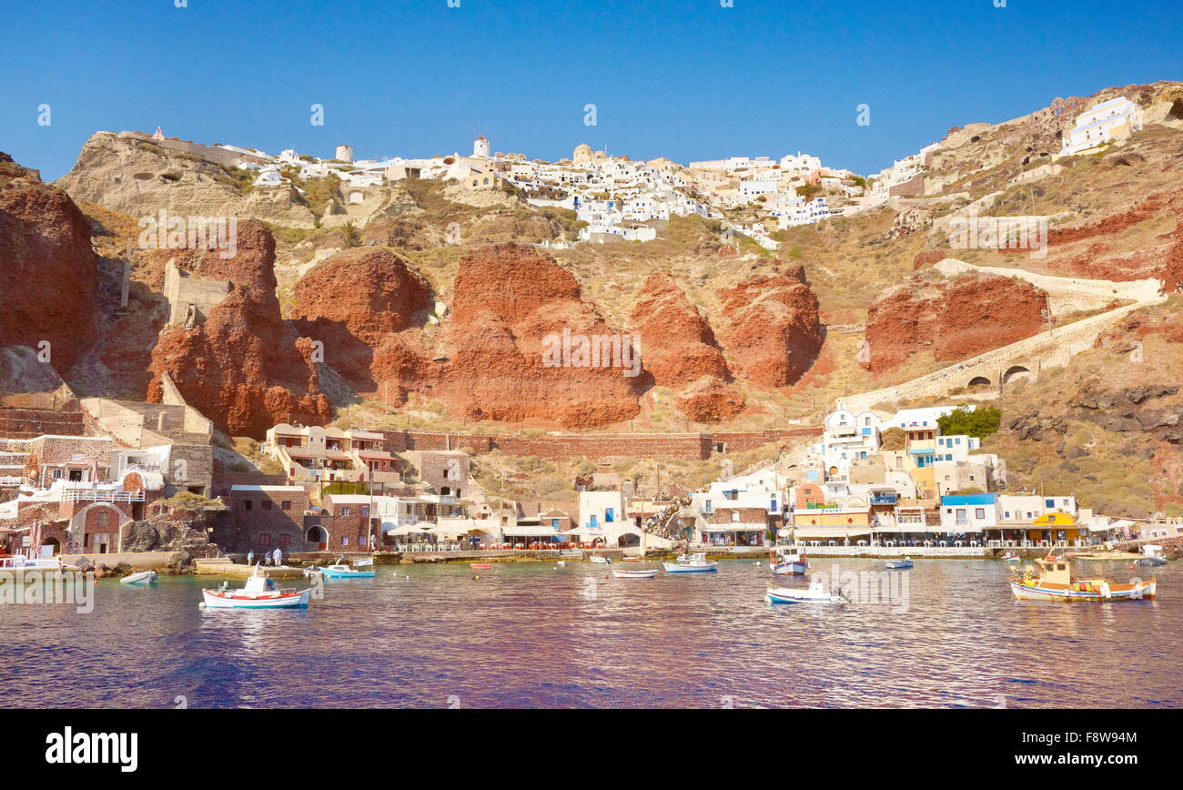 Santorini - Hafen Armeni in Oia, Kykladen, Griechenland Stockfoto