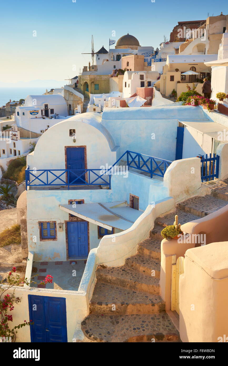 Weiße Häuser in Stadt Oia, Santorin, Kykladen, Griechenland Stockfoto
