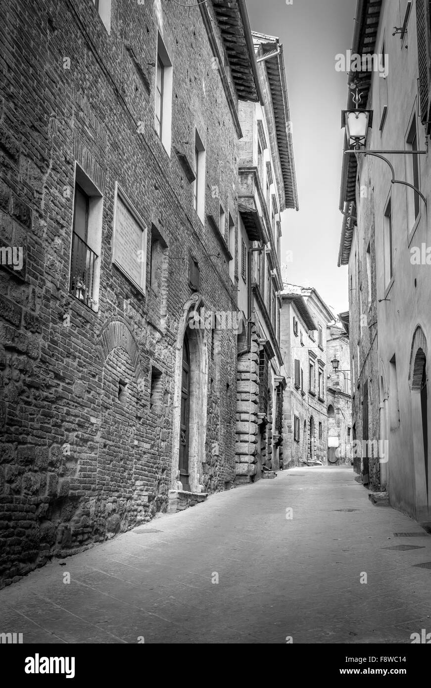 B&W Szene der faszinierenden Stadt Montepulciano in der Toskana, Italien Stockfoto