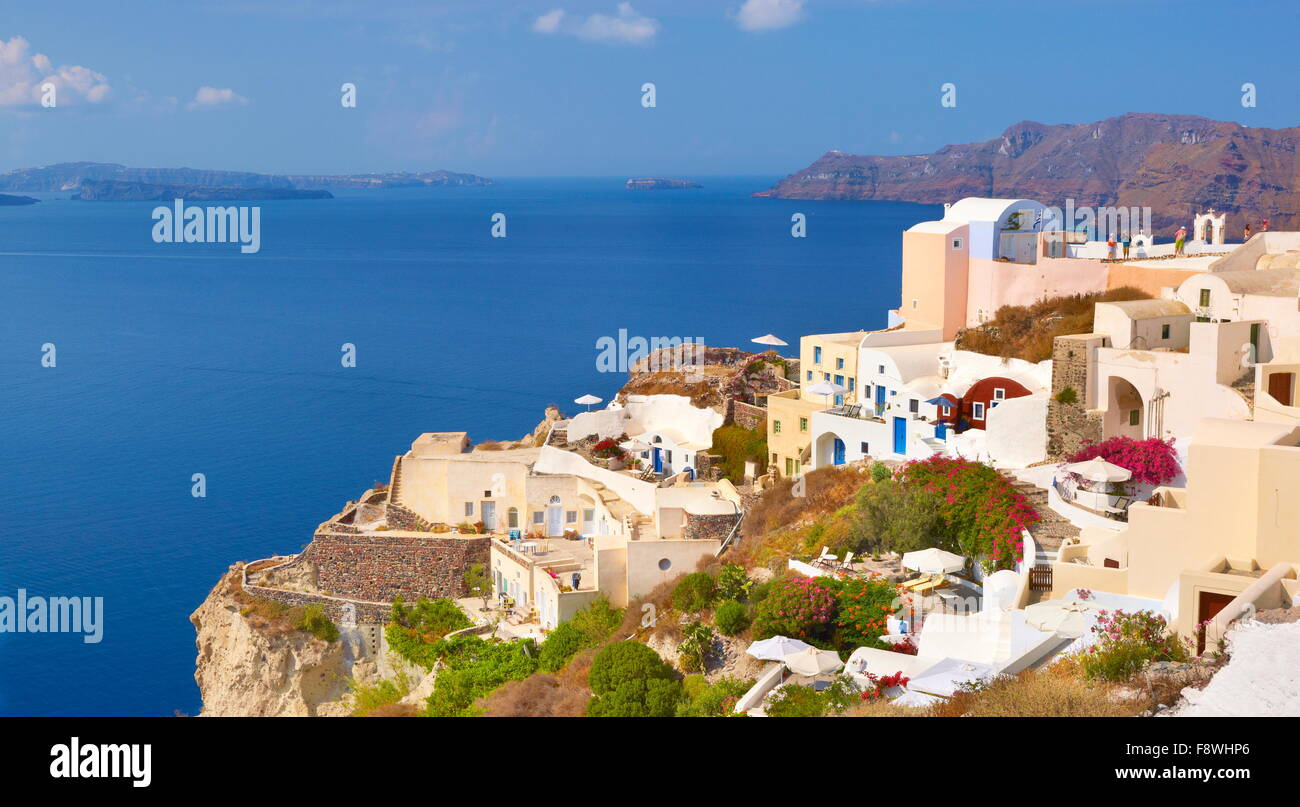 Oia Stadt mit Blick auf das Meer, Insel Santorin, Kykladen, Griechenland Stockfoto