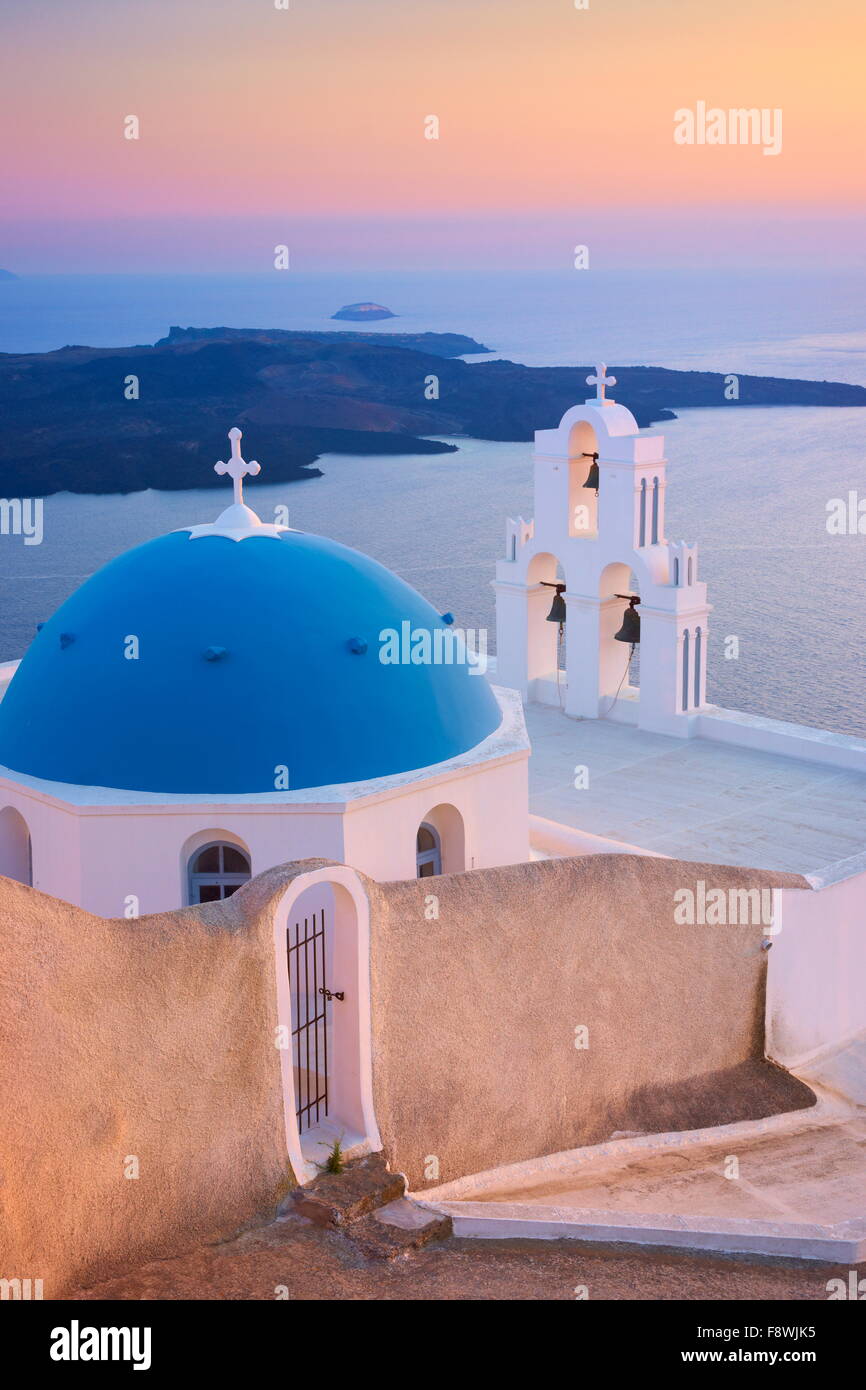 Santorin - Sonnenuntergang in Thira (Fira), Kykladen, Griechenland Stockfoto