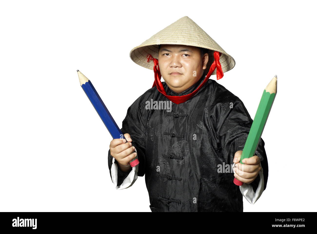 Asiatische Krieger mit großen Bleistifte, pädagogisches Konzept Stockfoto