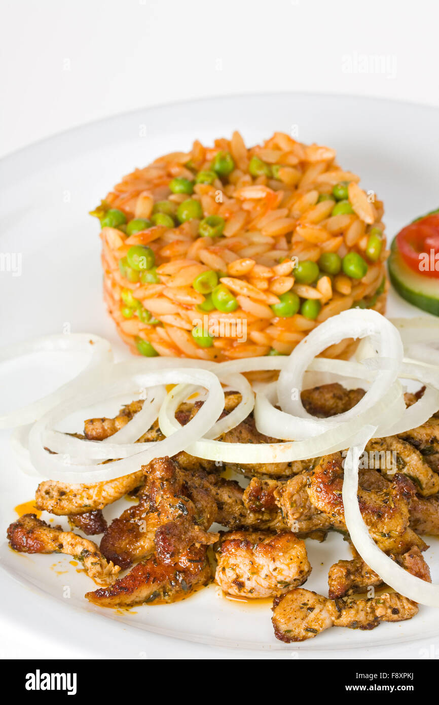 Gyros Fleisch, Zwiebelringe und Reis Stockfoto