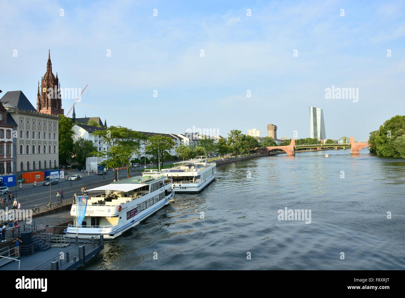 Frankfurt am Main ist die größte Stadt im deutschen Bundesland Hessen und die fünftgrößte Stadt in Deutschland mit einer Bevölkerung 2014 von 717,624 innerhalb der administrativen Grenzen. Stockfoto