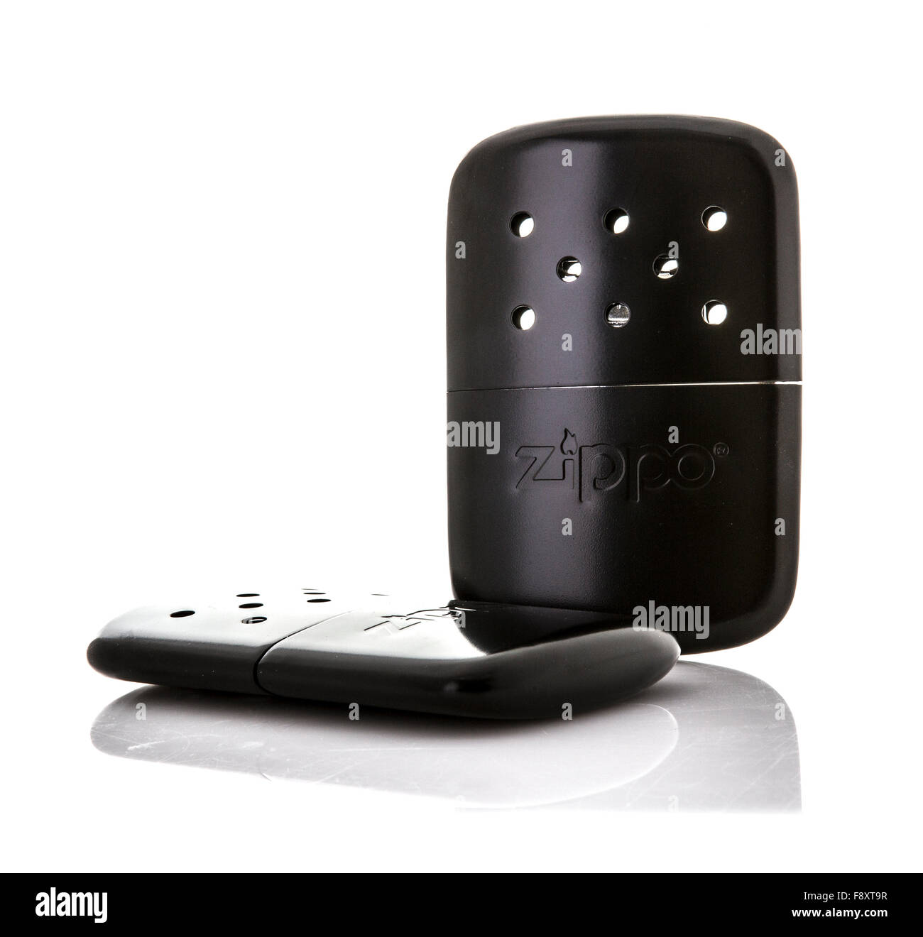 Zippo Handwärmer auf weißem Hintergrund Stockfoto