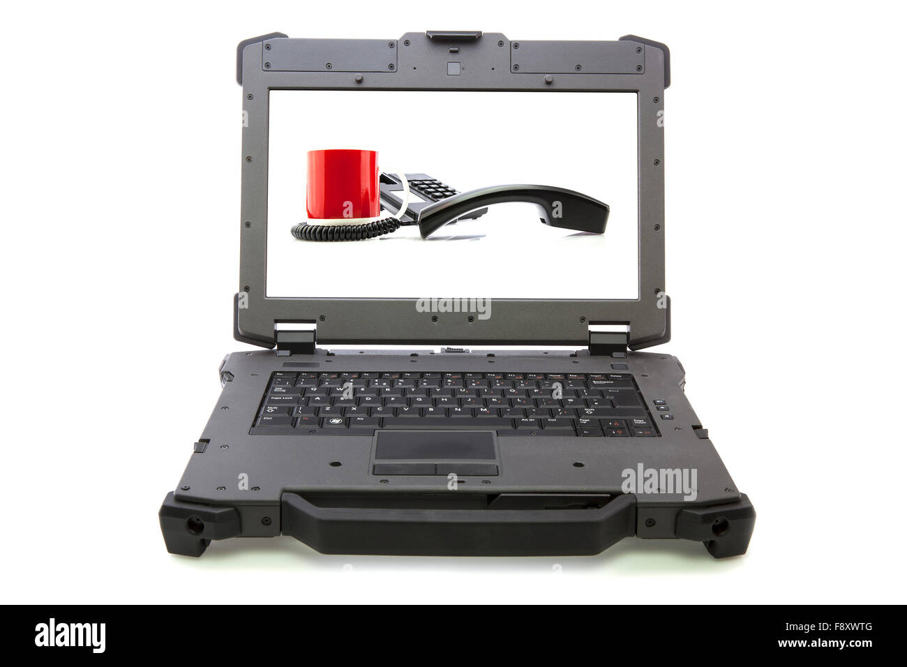Dell XFR Ruggedized Notebook mit roten Becher und Telefon Stockfoto
