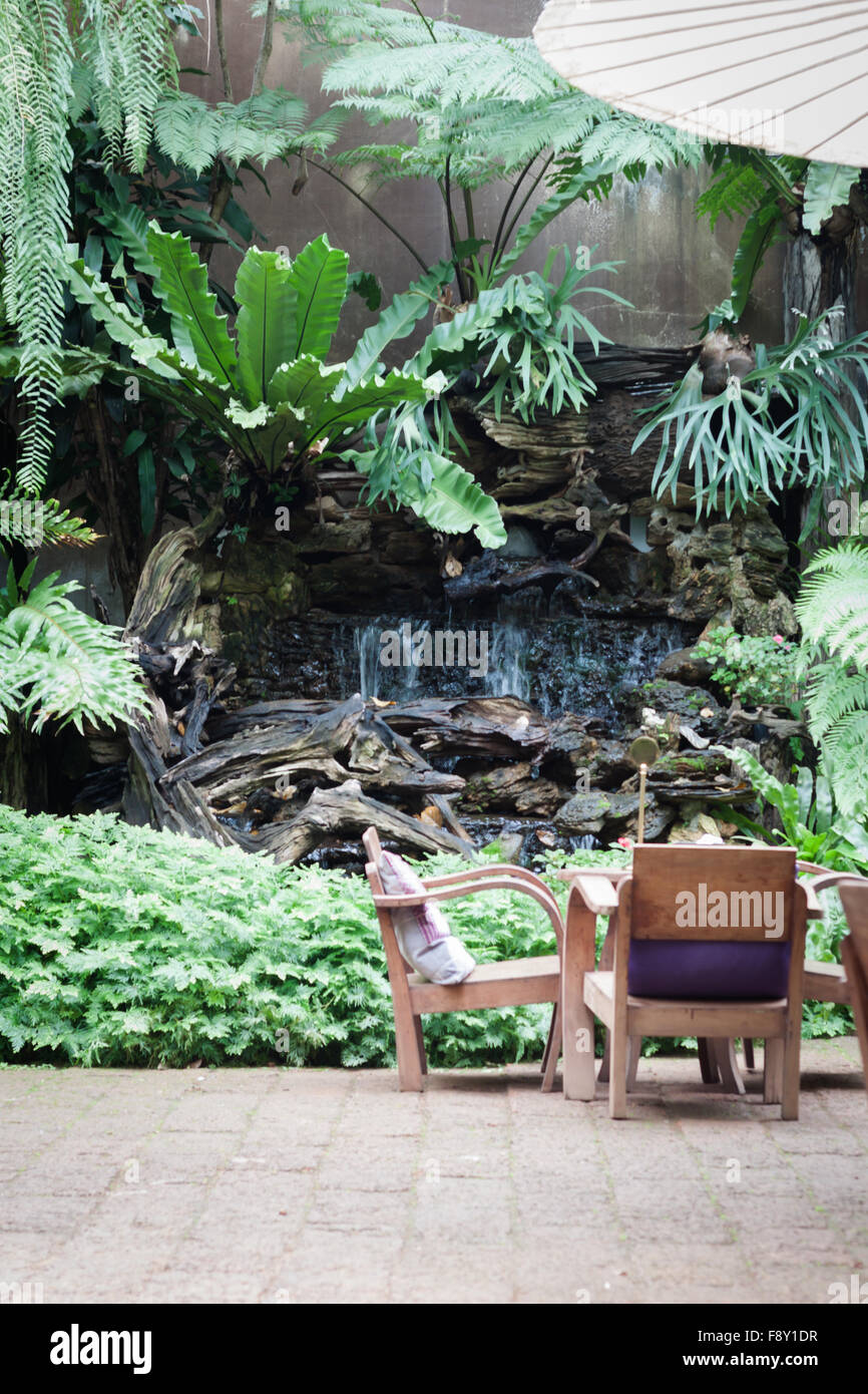 Möbel aus Holz im Garten, Lager Foto dekoriert Stockfoto