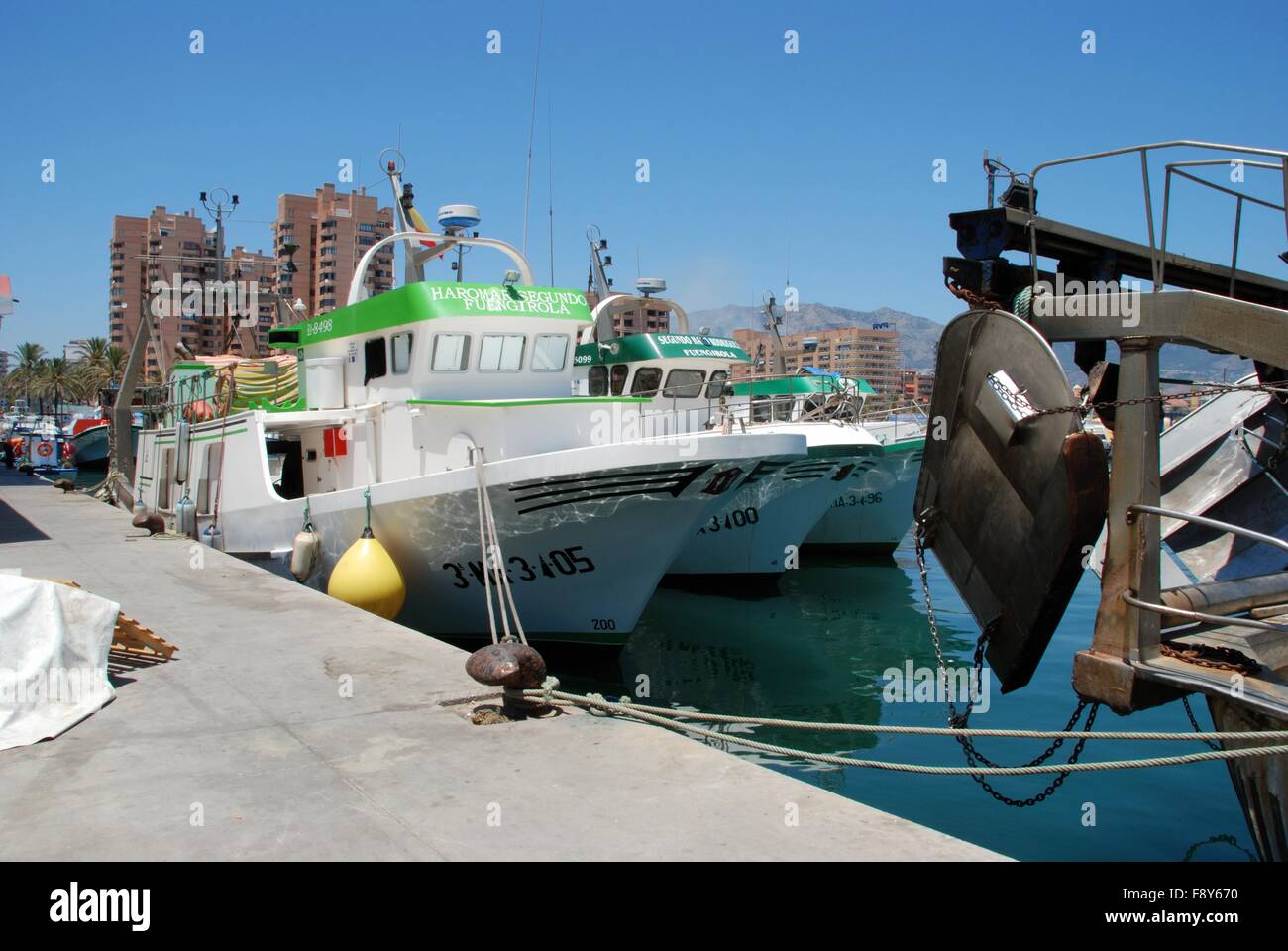 Die Fischerei Trawler im Hafen, Fuengirola, Costa Del Sol, Provinz Malaga, Andalusien, Spanien, Westeuropa. Stockfoto