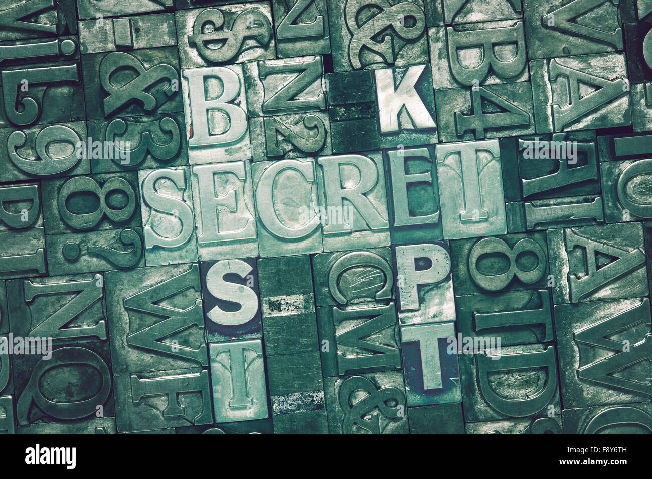 am besten gehütete geheime Kreuzworträtsel Konzept von metallischen Buchdruck Blöcke auf Buchstaben-Hintergrund Stockfoto