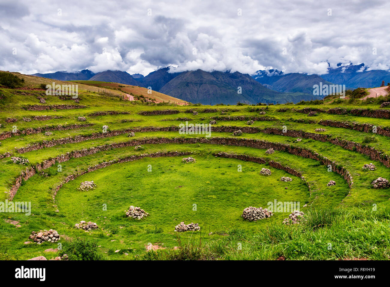 Inca kreisförmige Terrassen in Moray, in das Heilige Tal in Peru. Muräne ist eine archäologische Stätte in der Nähe des Dorfes Maras. Stockfoto