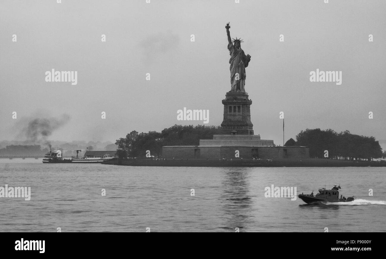 Beobachten Sie die Freiheitsstatue an Bord der Fähre nach Staten Island Stockfoto