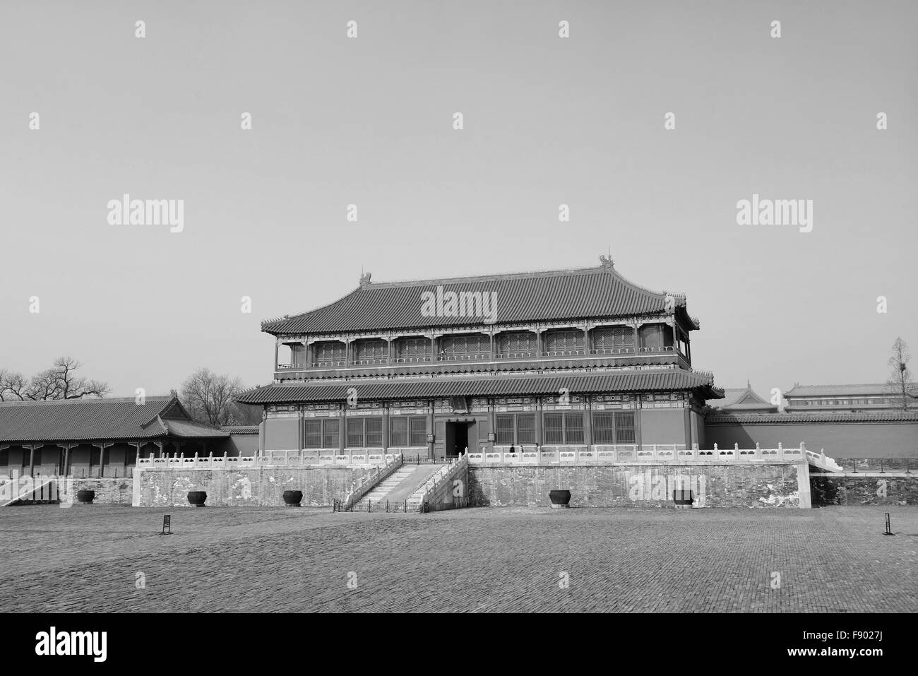 Historische Architektur in der verbotenen Stadt in Peking in schwarz und weiß. Stockfoto