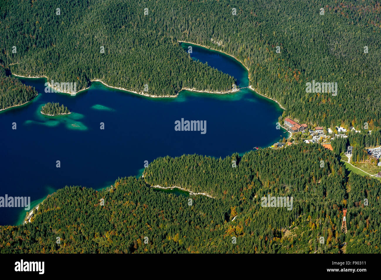 Blick auf See Eibsee und Eibsee-Hotel Zugspitze, Grainau, Werdenfelser Land, Upper Bavaria, Bayern, Deutschland Stockfoto