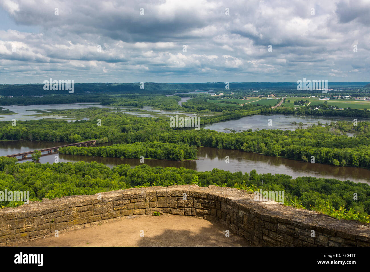 Scenic Overlook der Zusammenfluss von Wisconsin & Mississippi vom Wyalusing State Park in Wisconsin Stockfoto