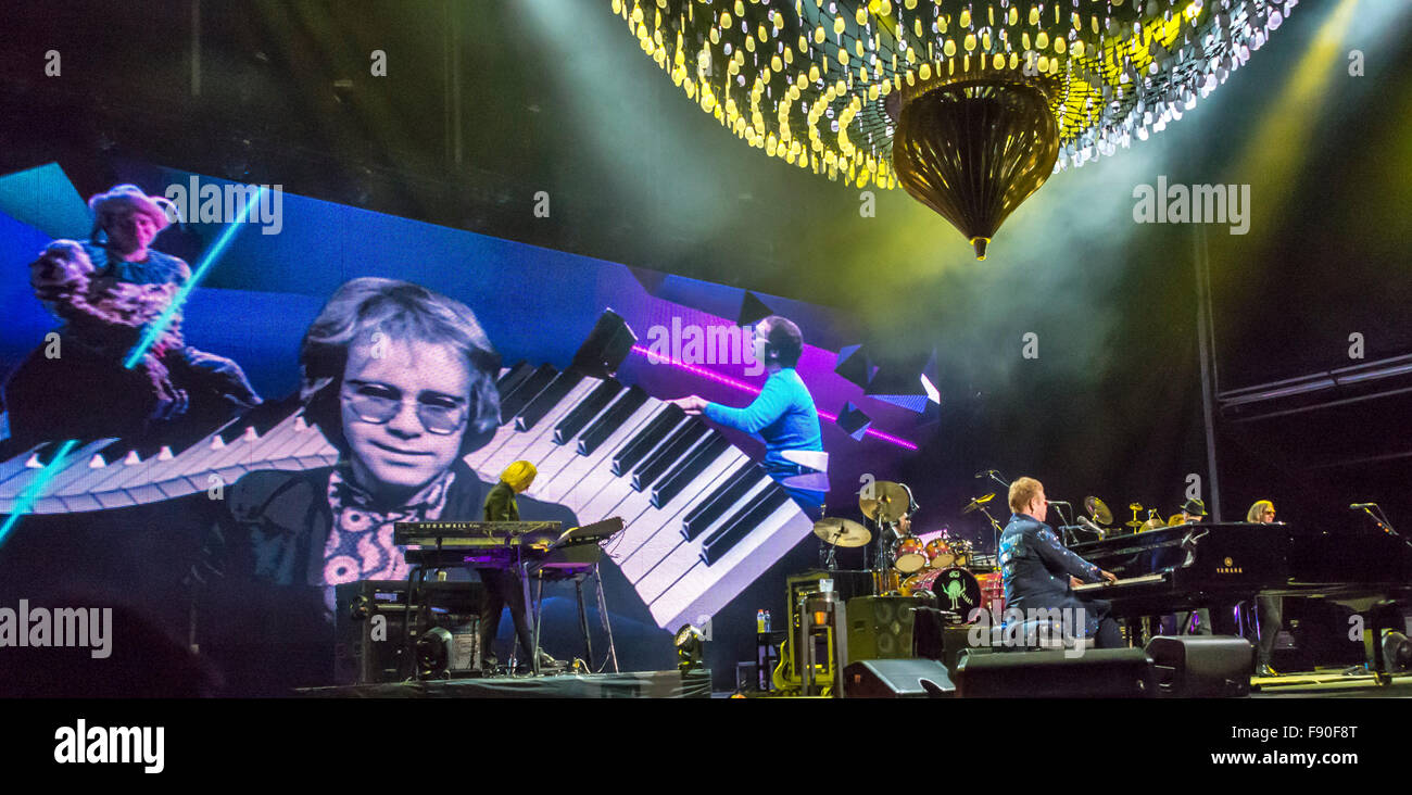 Sir Elton John Band spielt auf Mount Duneed Weinberg Geelong Australia Stockfoto
