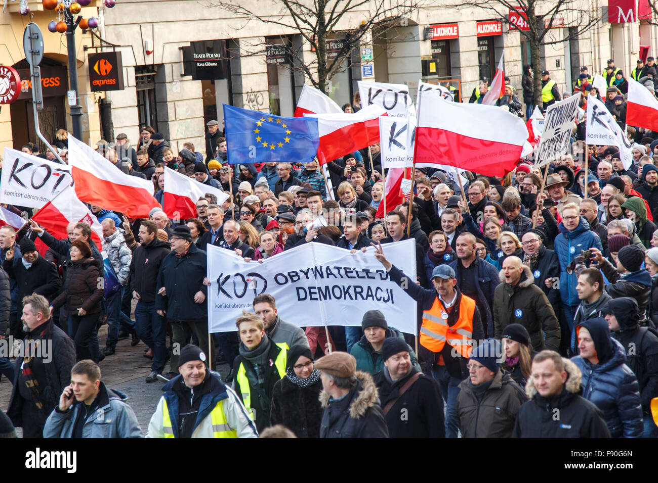 Warschau, Polen. 12. Dezember 2015. Demonstration "Bürger für Demokratie" gegen Präsident Andrzej Duda und der neuen konservativen Regierung am 12. Dezember 2015 in Warschau, Polen-Credit: MW/Alamy Live News Stockfoto