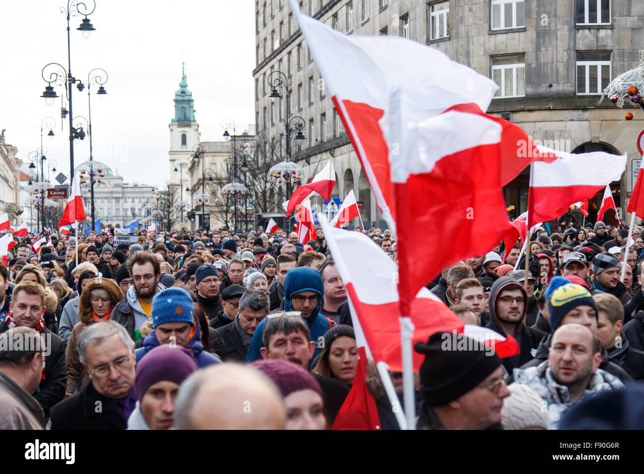 Warschau, Polen. 12. Dezember 2015. Demonstration "Bürger für Demokratie" gegen Präsident Andrzej Duda und der neuen konservativen Regierung am 12. Dezember 2015 in Warschau, Polen-Credit: MW/Alamy Live News Stockfoto