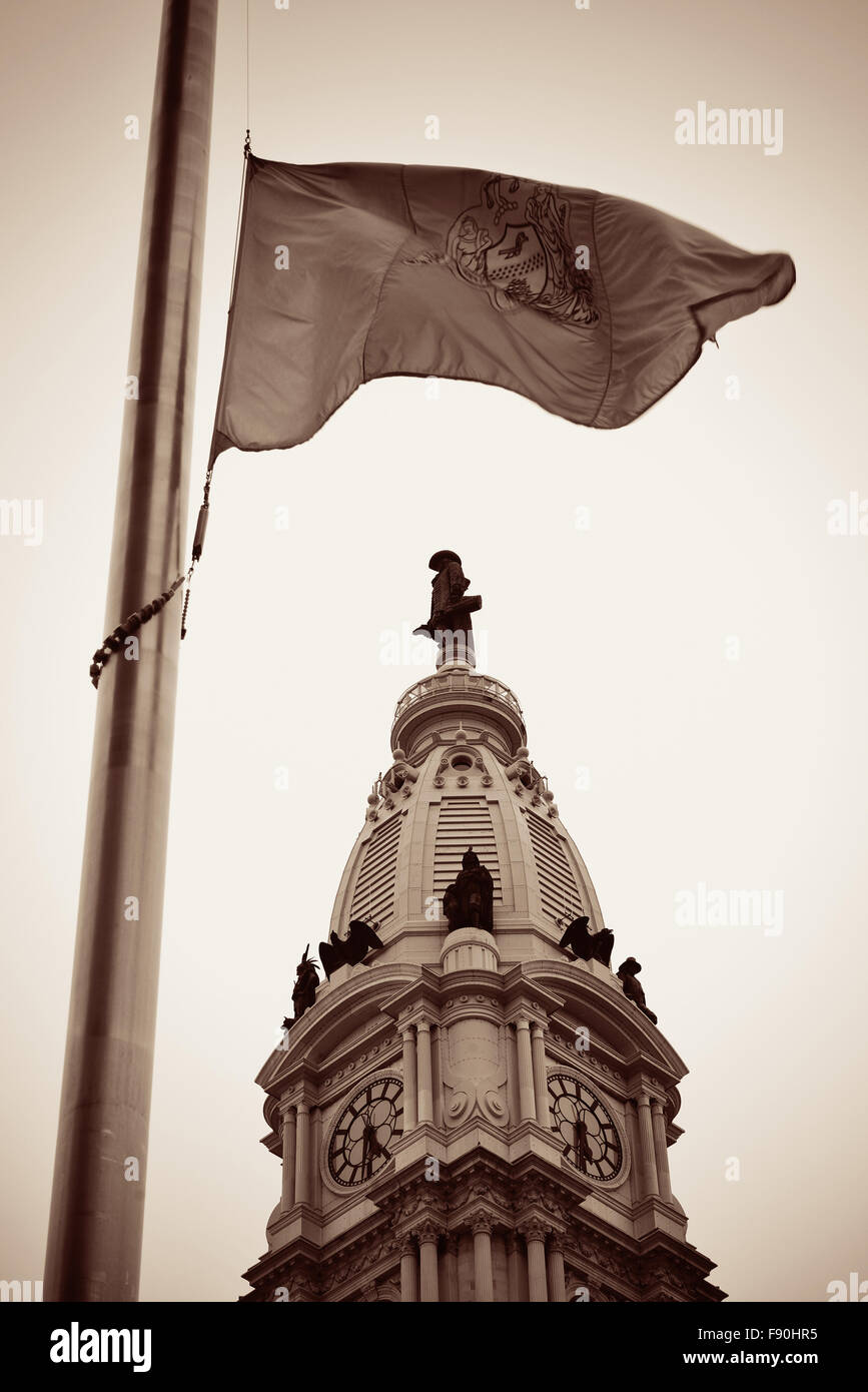 Philadelphia-Flagge und Rathaus Stockfoto