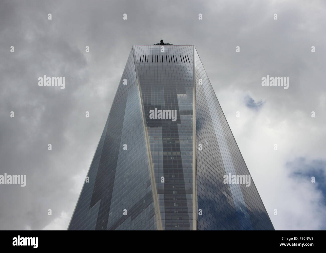 Freedom Tower One World Trade Center New York mit dramatische Wolken Stockfoto