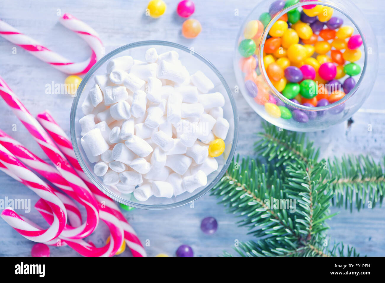 Weihnachten süße und Dekoration auf einem Tisch Stockfoto