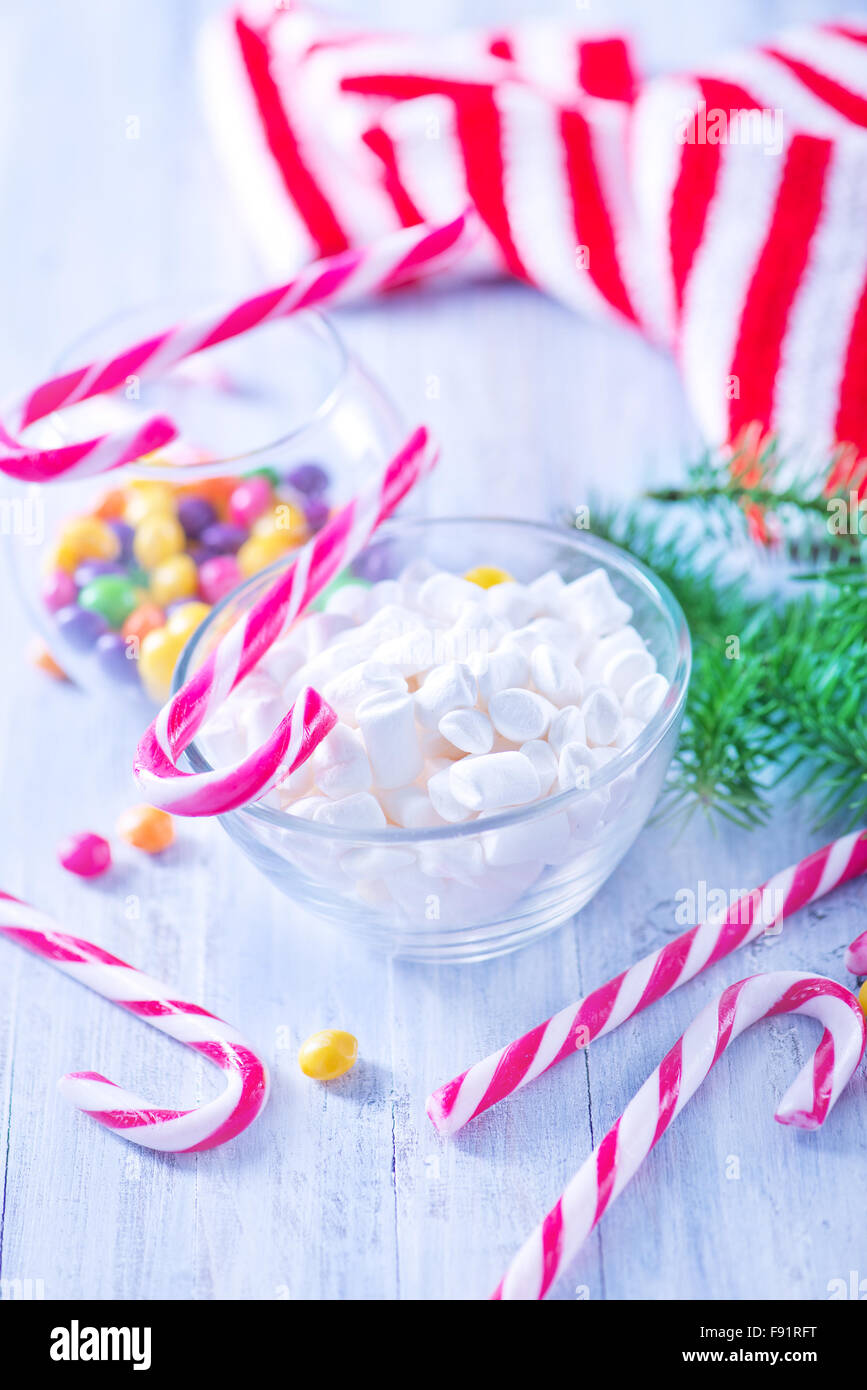 Weihnachten süße und Dekoration auf einem Tisch Stockfoto