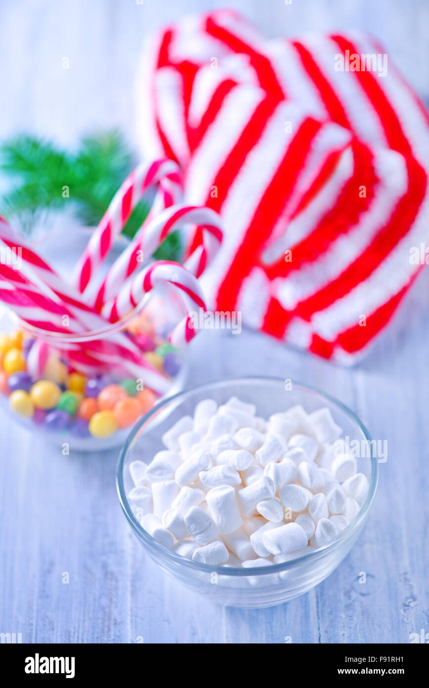 Weihnachten süße und Dekoration auf einem Tisch Stockfoto
