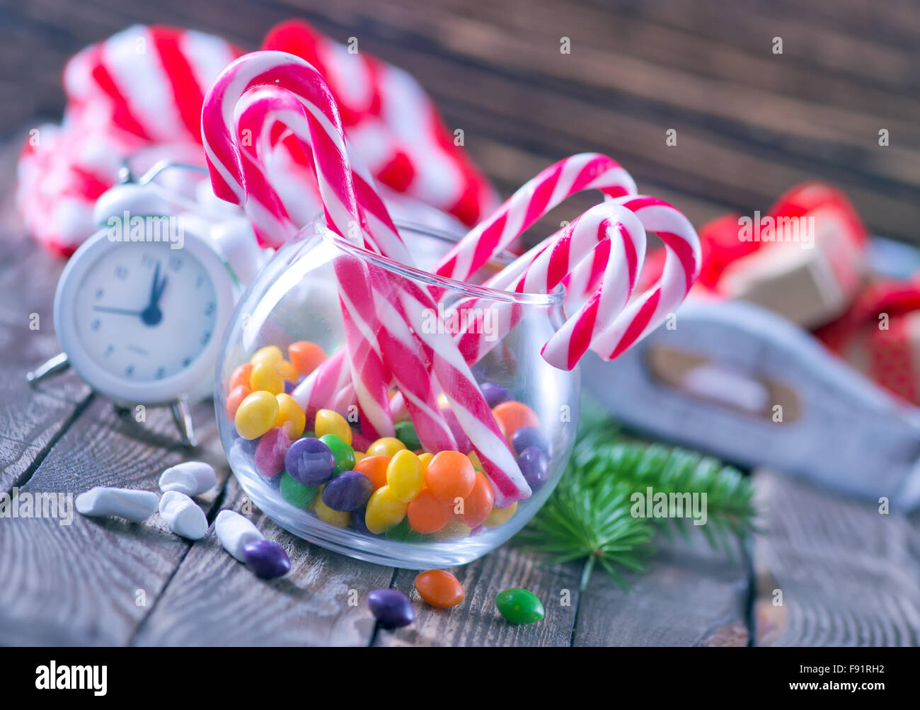 Weihnachten süße und Dekoration auf einem Tisch Stockfoto