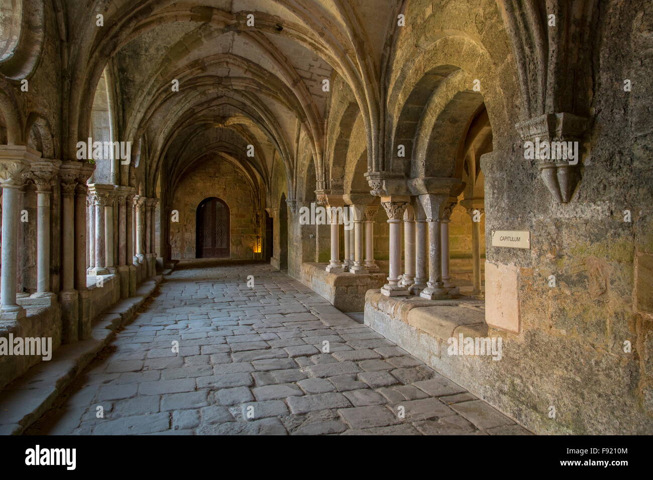 Die Klöster L'Abbaye Sainte-Marie de Fontfroide oder Fontfroide Abbey, in der Nähe von Narbonne, SW Frankreichs. Stockfoto